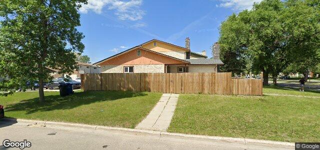 Larawan ng 1990 Burrows Avenue sa Winnipeg, Manitoba
