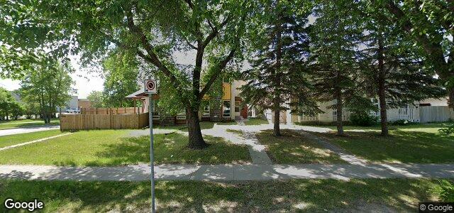 Larawan ng 1992 Burrows Avenue sa Winnipeg, Manitoba
