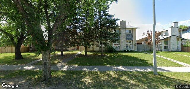 Larawan ng 1994 Burrows Avenue sa Winnipeg, Manitoba