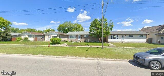 Larawan ng 1995 Selkirk Avenue sa Winnipeg, Manitoba