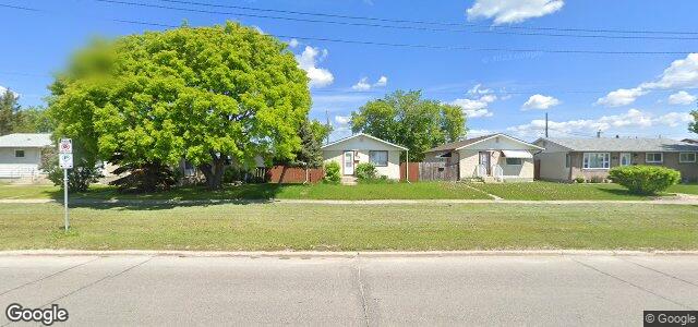 Larawan ng 1999 Selkirk Avenue sa Winnipeg, Manitoba