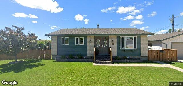 Photo of 2 Featherstone Way in Winnipeg, Manitoba