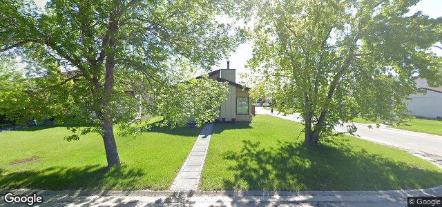 Larawan ng 2 Montbrook Road sa Winnipeg, Manitoba