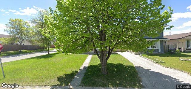 Larawan ng 2 Timmins Avenue sa Winnipeg, Manitoba