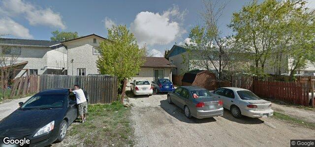 Larawan ng 2006 Burrows Avenue sa Winnipeg, Manitoba