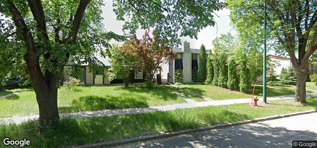 Larawan ng 2010 Burrows Avenue sa Winnipeg, Manitoba