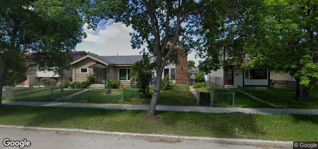 Larawan ng 2011 Burrows Avenue sa Winnipeg, Manitoba