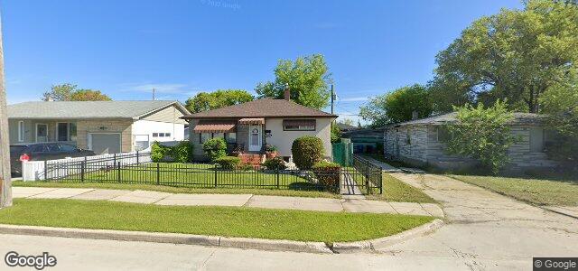 Larawan ng 2033 Selkirk Avenue sa Winnipeg, Manitoba