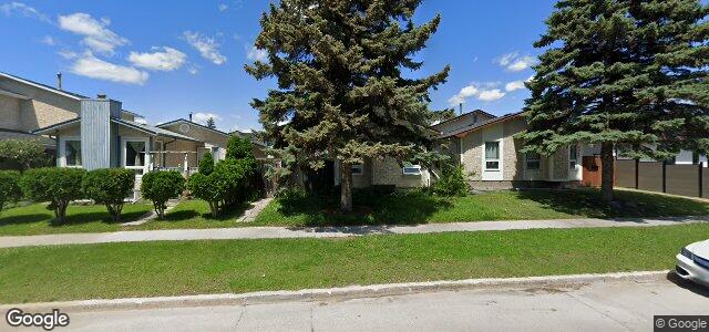 Larawan ng 2049 Burrows Avenue sa Winnipeg, Manitoba