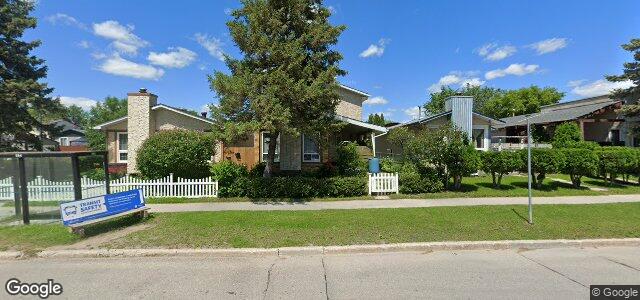 Larawan ng 2053 Burrows Avenue sa Winnipeg, Manitoba
