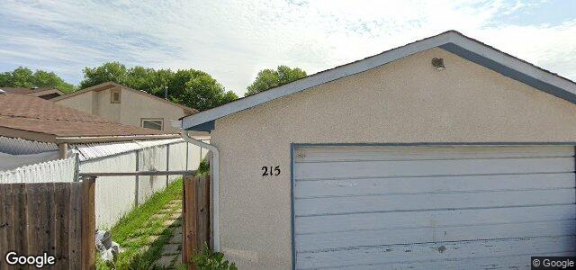Larawan ng 215 Weitzel Street sa Winnipeg, Manitoba