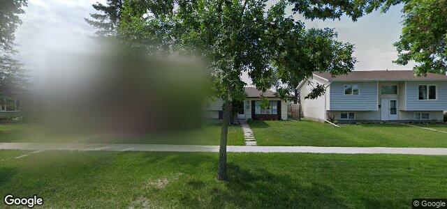 Larawan ng 2202 Burrows Avenue sa Winnipeg, Manitoba