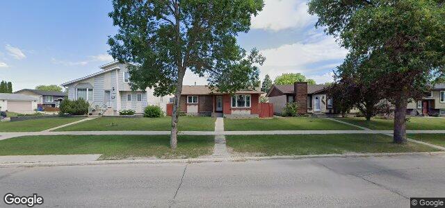 Larawan ng 2205 Burrows Avenue sa Winnipeg, Manitoba