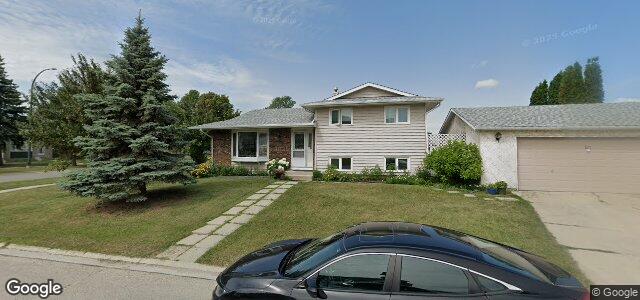 Larawan ng 2217 Burrows Avenue sa Winnipeg, Manitoba