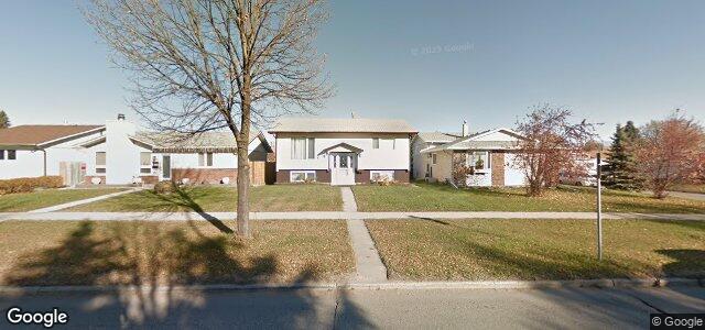 Larawan ng 2221 Burrows Avenue sa Winnipeg, Manitoba