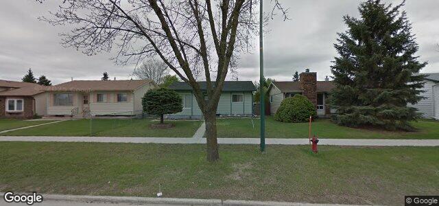 Larawan ng 2226 Burrows Avenue sa Winnipeg, Manitoba