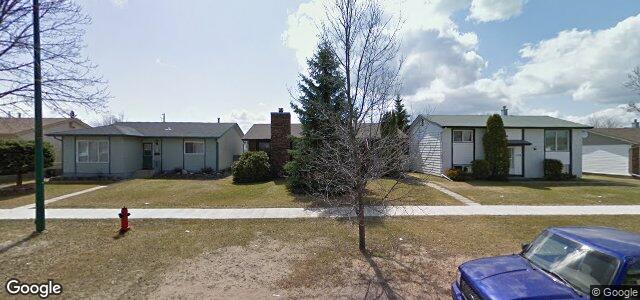 Larawan ng 2230 Burrows Avenue sa Winnipeg, Manitoba