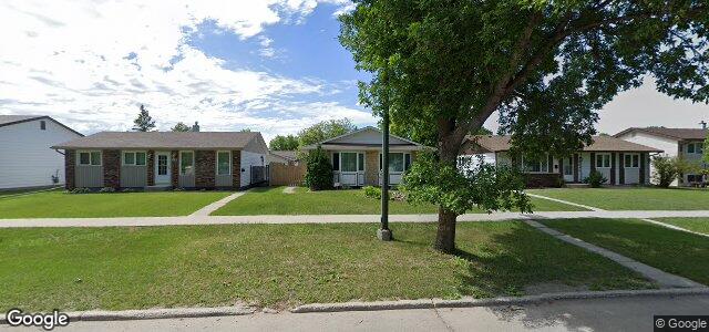 Larawan ng 2242 Burrows Avenue sa Winnipeg, Manitoba