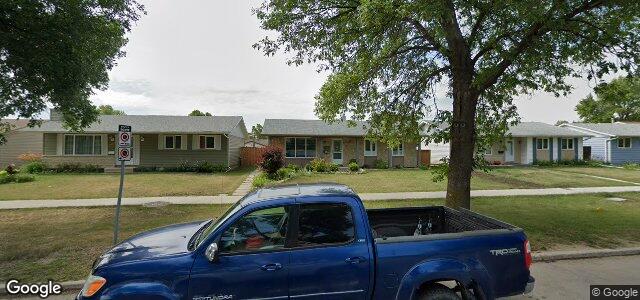 Larawan ng 2262 Burrows Avenue sa Winnipeg, Manitoba