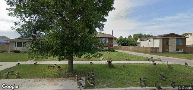 Larawan ng 2278 Burrows Avenue sa Winnipeg, Manitoba