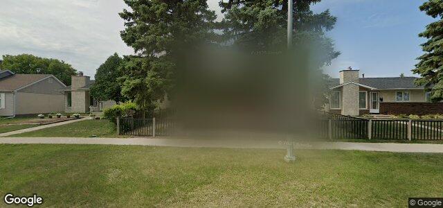 Larawan ng 2302 Burrows Avenue sa Winnipeg, Manitoba