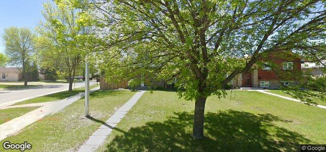 Larawan ng 2398 Burrows Avenue sa Winnipeg, Manitoba
