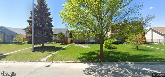 Larawan ng 2414 Burrows Avenue sa Winnipeg, Manitoba