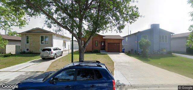 Larawan ng 242 Weitzel Street sa Winnipeg, Manitoba