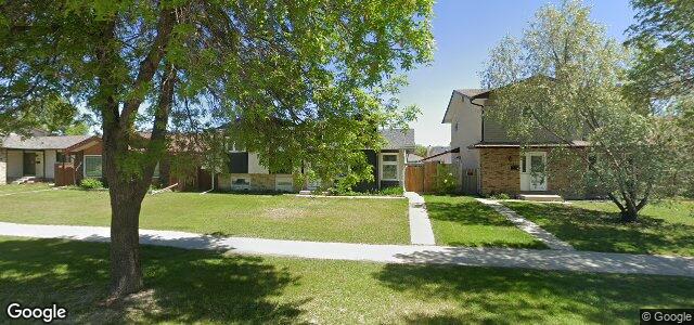 Larawan ng 2423 Burrows Avenue sa Winnipeg, Manitoba