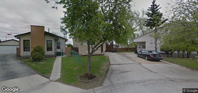 Larawan ng 290 Weitzel Street sa Winnipeg, Manitoba