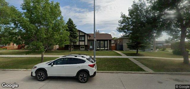 Larawan ng 300 Egesz Street sa Winnipeg, Manitoba