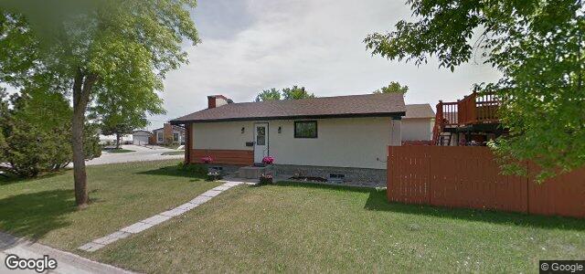 Larawan ng 310 Weitzel Street sa Winnipeg, Manitoba