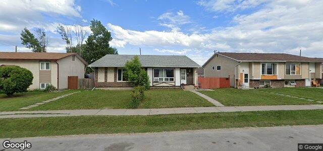 Larawan ng 38 Code Street sa Winnipeg, Manitoba