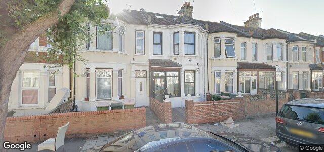 Larawan ng 42 Lucas Avenue sa Winnipeg, Manitoba