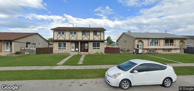 Larawan ng 52 Code Street sa Winnipeg, Manitoba