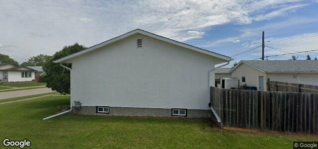 Larawan ng 52 Hunt Avenue sa Winnipeg, Manitoba