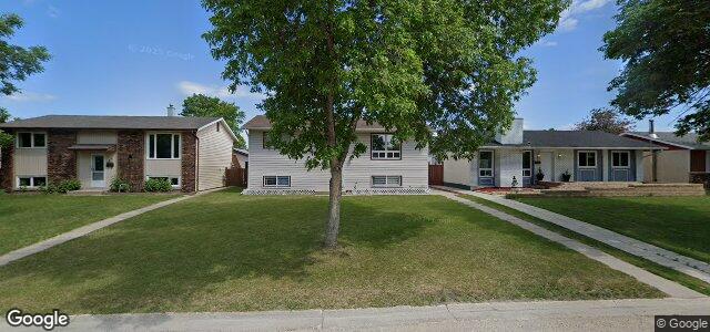 Larawan ng 63 Sanderson Avenue sa Winnipeg, Manitoba