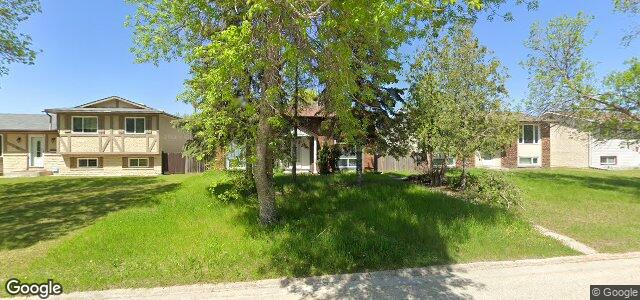 Larawan ng 71 Sanderson Avenue sa Winnipeg, Manitoba