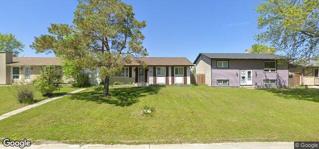 Larawan ng 83 Sanderson Avenue sa Winnipeg, Manitoba