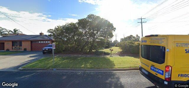 Larawan ng 99 Inglis Street sa Winnipeg, Manitoba