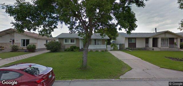 Larawan ng 102 Stacey Bay sa Winnipeg, Manitoba