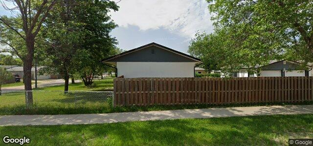 Larawan ng 2 Merrill Crescent sa Winnipeg, Manitoba