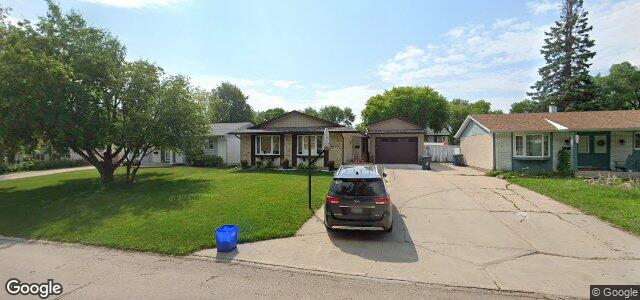 Larawan ng 74 Hobbs Crescent sa Winnipeg, Manitoba