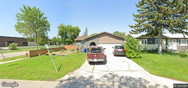 Larawan ng 82 Siddall Crescent sa Winnipeg, Manitoba