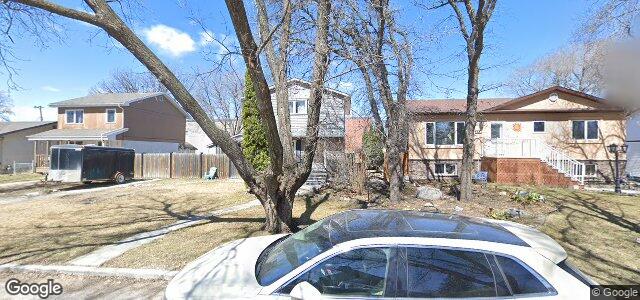 Larawan ng 49 Regal Avenue sa Winnipeg, Manitoba