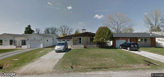 Larawan ng 100 Stockdale Street sa Winnipeg, Manitoba