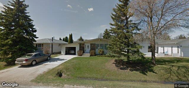 Larawan ng 108 Stockdale Street sa Winnipeg, Manitoba