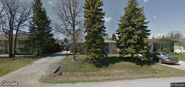 Larawan ng 112 Stockdale Street sa Winnipeg, Manitoba