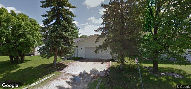 Larawan ng 121 Stockdale Street sa Winnipeg, Manitoba