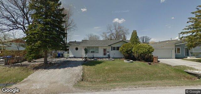 Larawan ng 128 Stockdale Street sa Winnipeg, Manitoba